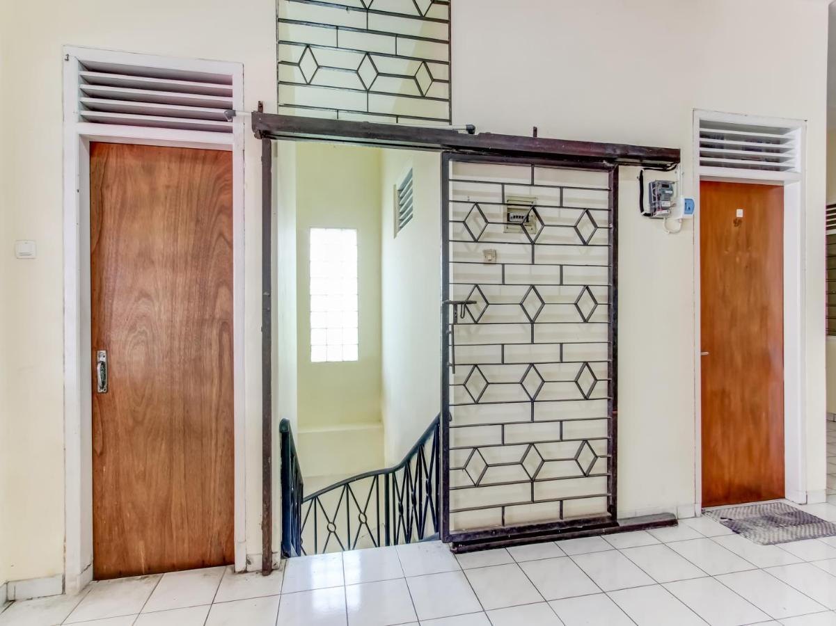 Oyo Life 91374 Asia Stay Semarang Syariah Exterior photo