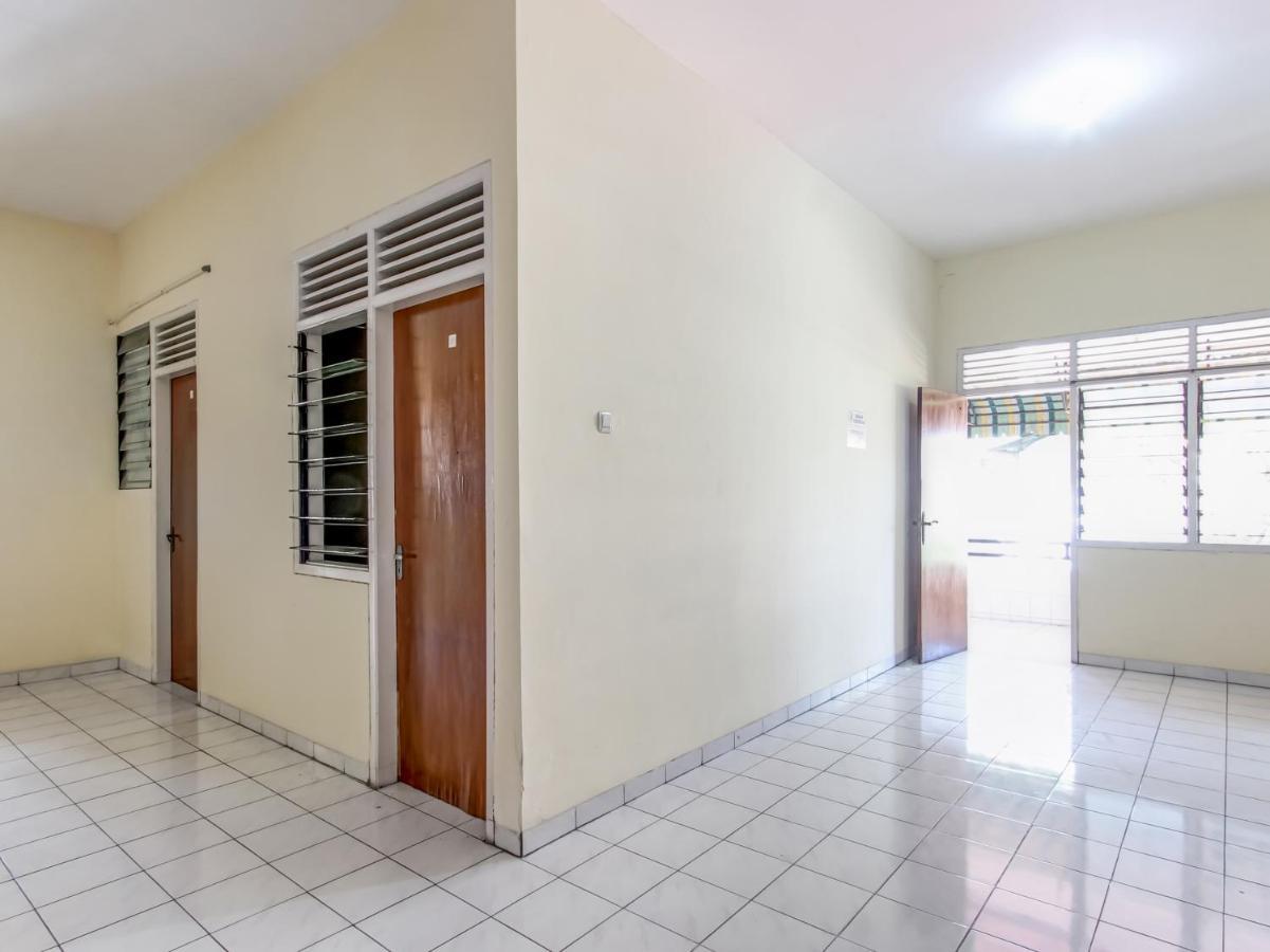 Oyo Life 91374 Asia Stay Semarang Syariah Exterior photo