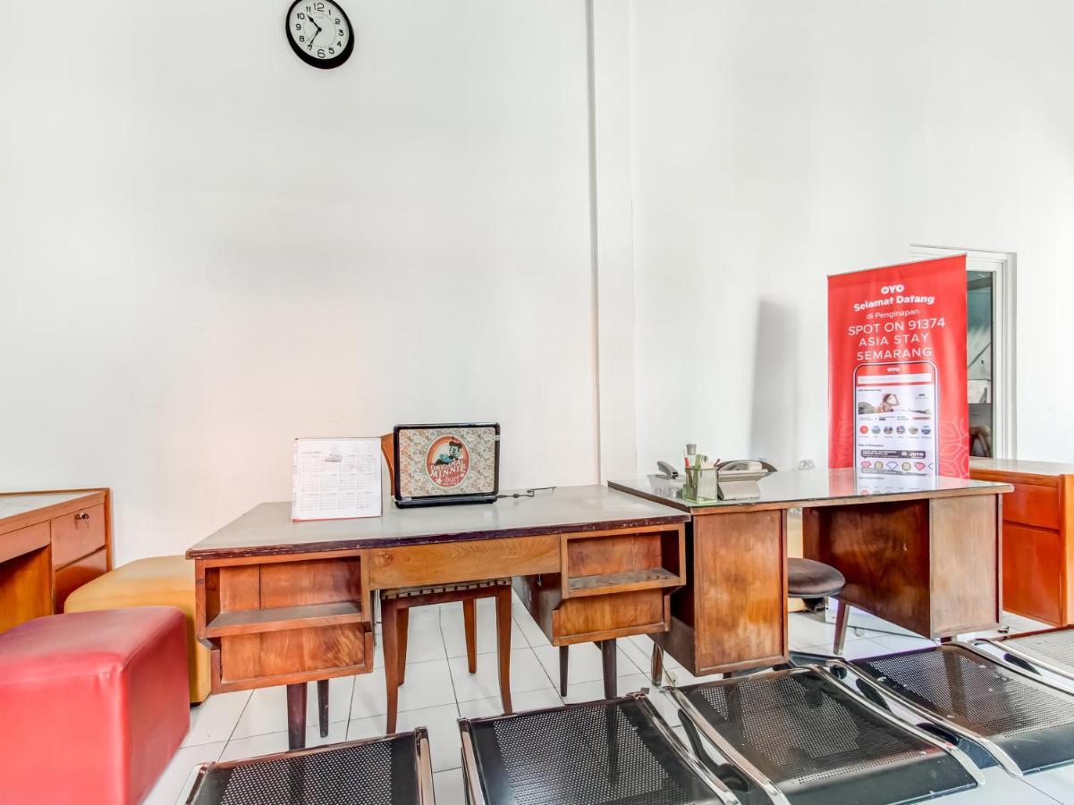 Oyo Life 91374 Asia Stay Semarang Syariah Exterior photo