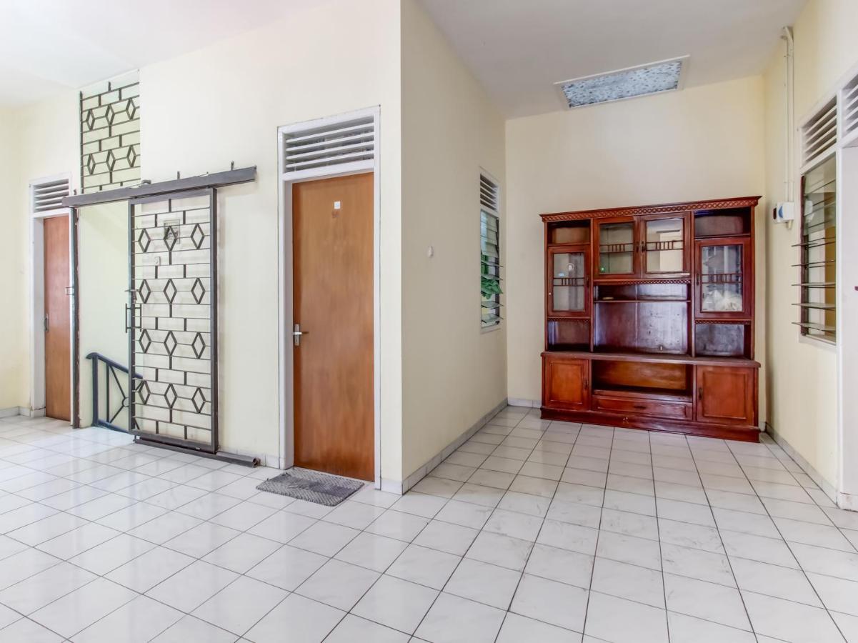 Oyo Life 91374 Asia Stay Semarang Syariah Exterior photo